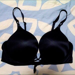 VICTORIA’S SECRET *Bombshell Plunge Bra*